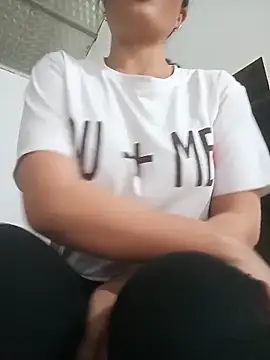 anhhuyen1 online show from 04/02/26, 11:46