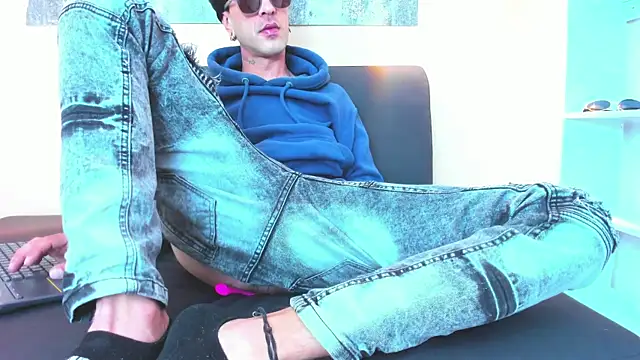 PODEROSO SAMAEL online show from 04/11/26, 07:56