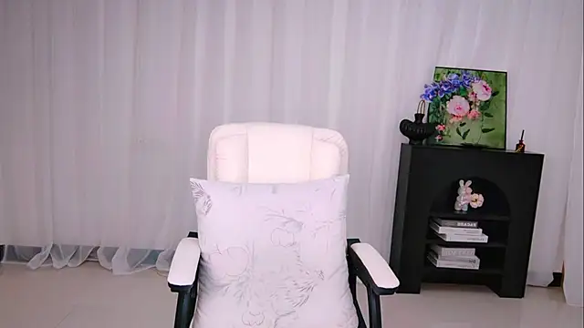 Snapshot of Serendipity889 chatting on 04/07/26, 01:00 Serendipity889 online show from 04/07/26, 01:00