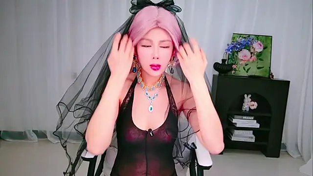 Snapshot of Serendipity889 chatting on 04/11/26, 01:04 Serendipity889 online show from 04/11/26, 01:04