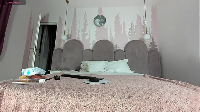 Snapshot of NolaDonovan chatting on 04/03/26, 07:01 NolaDonovan online show from 04/03/26, 07:01