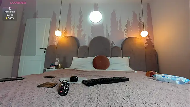 Snapshot of NolaDonovan chatting on 04/14/26, 06:25 NolaDonovan online show from 04/14/26, 06:25