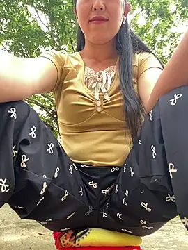 Huonglyna online show from 04/17/26, 02:14