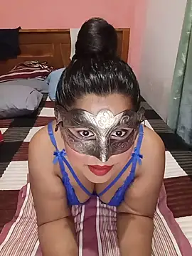 Snapshot of Maskedcurves chatting on 06/23/26, 08:23 Maskedcurves online show from 06/23/26, 08:23