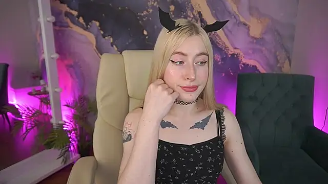 MelaniiePlay online show from 05/25/26, 01:17