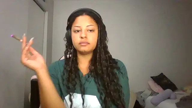 Snapshot of madzbailey chatting on 07/14/26, 02:05 madzbailey online show from 07/14/26, 02:05