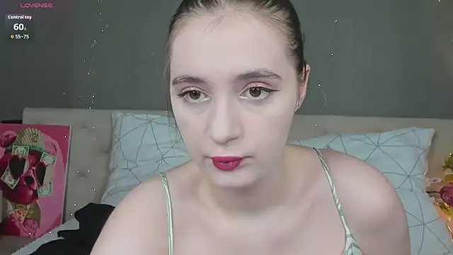 Snapshot of Amy-Desiree chatting on 07/19/26, 01:31 Amy-Desiree online show from 07/19/26, 01:31