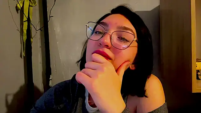 Snapshot of SinfulStarlight chatting on 04/16/26, 01:23 SinfulStarlight online show from 04/16/26, 01:23