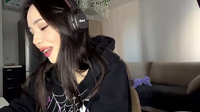 Elizabetswan online show from 04/12/26, 01:38