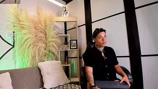 Snapshot of CasperMilers chatting on 04/12/26, 12:43 CasperMilers online show from 04/12/26, 12:43