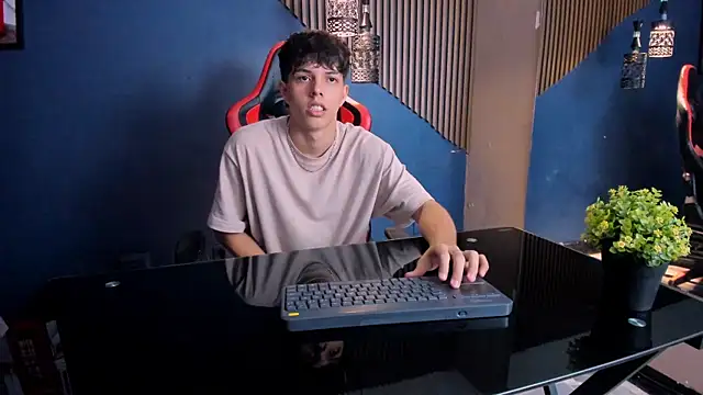 Snapshot of DamiaanXx chatting on 04/09/26, 01:05 DamiaanXx online show from 04/09/26, 01:05