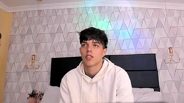 Snapshot of DamiaanXx chatting on 04/10/26, 01:05 DamiaanXx online show from 04/10/26, 01:05