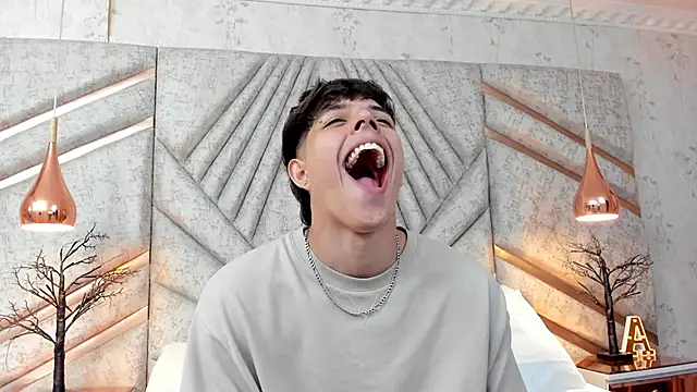 Snapshot of DamiaanXx chatting on 04/13/26, 12:43 DamiaanXx online show from 04/13/26, 12:43