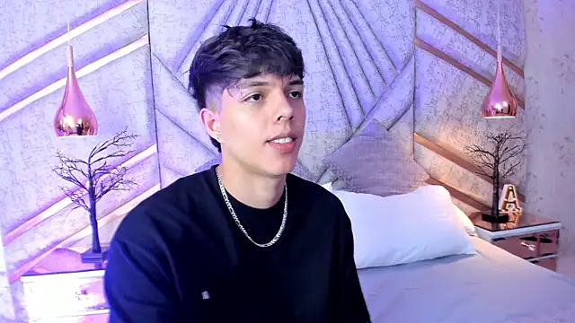 Snapshot of DamiaanXx chatting on 04/15/26, 01:29 DamiaanXx online show from 04/15/26, 01:29