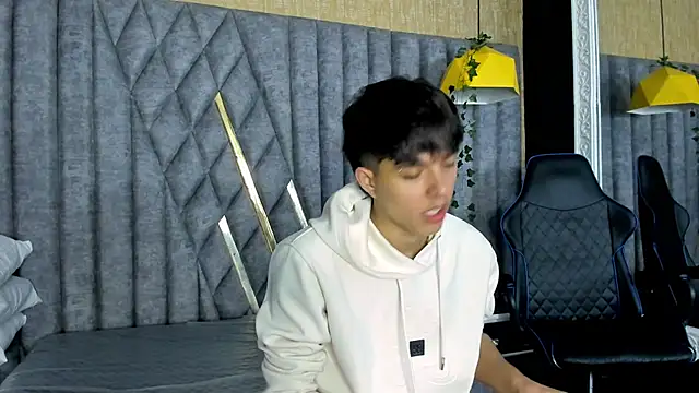 Snapshot of DamiaanXx chatting on 04/16/26, 12:39 DamiaanXx online show from 04/16/26, 12:39