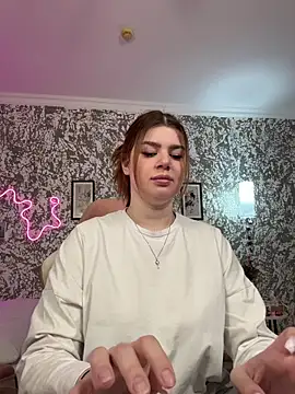 Snapshot of moneyforPeaches chatting on 04/10/26, 05:17 moneyforPeaches online show from 04/10/26, 05:17