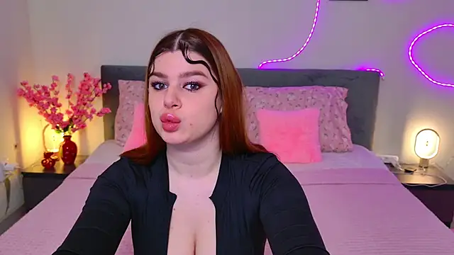 Snapshot of moneyforPeaches chatting on 04/13/26, 04:45 moneyforPeaches online show from 04/13/26, 04:45