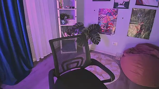 Snapshot of museofmind chatting on 04/15/26, 07:58 museofmind online show from 04/15/26, 07:58