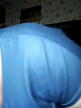 Snapshot of AuroKaria chatting on 04/08/26, 04:07 AuroKaria online show from 04/08/26, 04:07