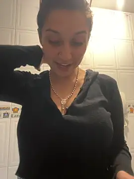 Isabella varella- online show from 04/15/26, 02:57