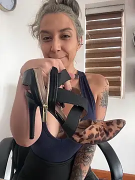 Isabella varella- online show from 05/26/26, 01:51