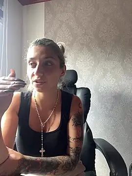 Snapshot of Isabella_varella- chatting on 07/14/26, 03:40 Isabella varella- online show from 07/14/26, 03:40