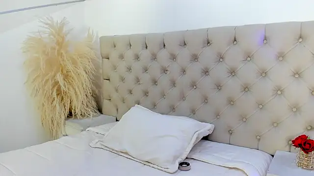 nahomyrusell online show from 04/11/26, 01:26