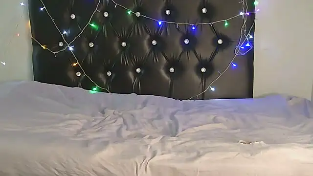 Snapshot of SlipperyLipsX chatting on 04/11/26, 07:51 SlipperyLipsX online show from 04/11/26, 07:51