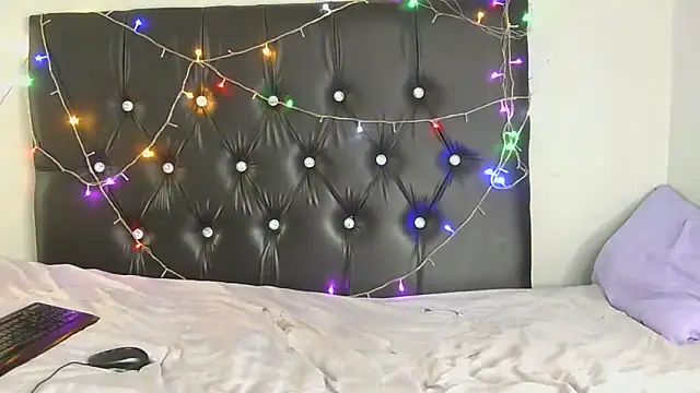 Snapshot of SlipperyLipsX chatting on 04/12/26, 07:57 SlipperyLipsX online show from 04/12/26, 07:57