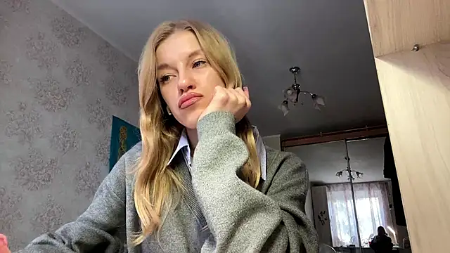 Snapshot of CuriousMildness chatting on 04/06/26, 03:13 CuriousMildness online show from 04/06/26, 03:13