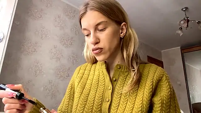 Snapshot of CuriousMildness chatting on 04/12/26, 03:06 CuriousMildness online show from 04/12/26, 03:06