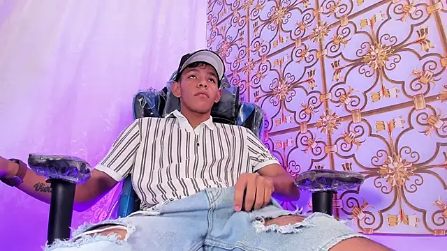 SlimLatino  online show from 04/16/26, 04:02