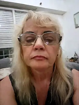 MatureElegantWidow online show from 04/15/26, 01:01