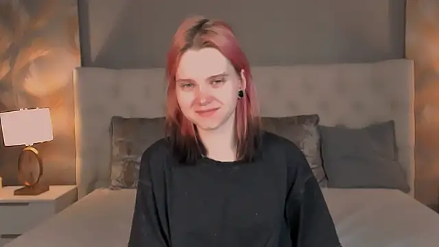 Snapshot of Lina_Veyra chatting on 04/16/26, 04:41 Lina Veyra online show from 04/16/26, 04:41