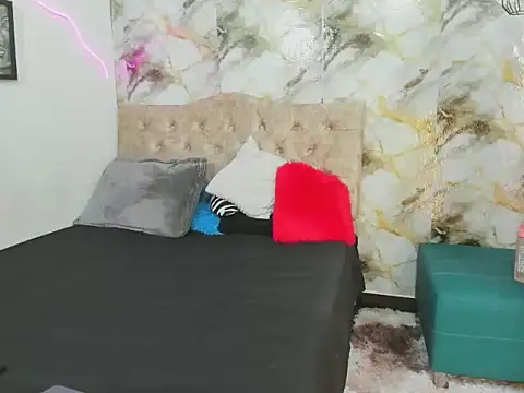 Kim strawberry online show from 04/10/26, 04:44