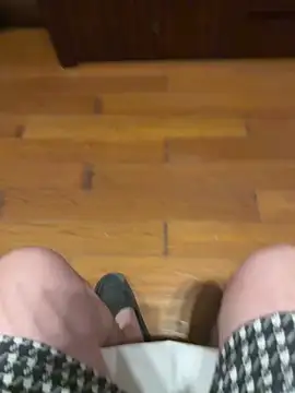 Snapshot of L7D8521 chatting on 04/06/26, 01:23 L7D8521 online show from 04/06/26, 01:23