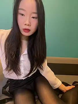 Snapshot of ZHJKS9988 chatting on 04/12/26, 01:54 ZHJKS9988 online show from 04/12/26, 01:54