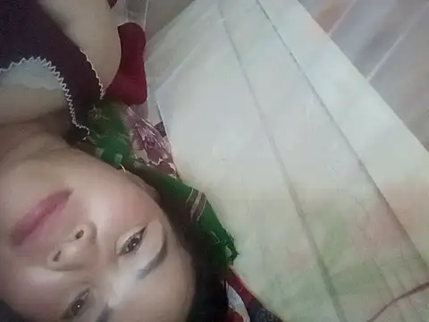 Snapshot of -Luni- chatting on 05/11/26, 04:15 -Luni- online show from 05/11/26, 04:15