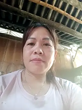 Snapshot of -Luni- chatting on 05/17/26, 02:09 -Luni- online show from 05/17/26, 02:09