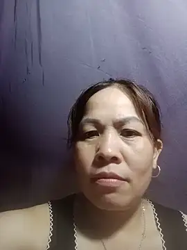 Snapshot of -Luni- chatting on 05/19/26, 10:43 -Luni- online show from 05/19/26, 10:43