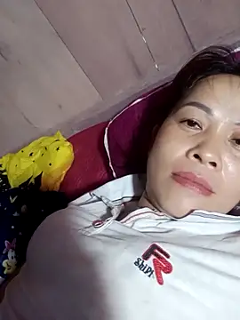 Snapshot of -Luni- chatting on 06/16/26, 11:29 -Luni- online show from 06/16/26, 11:29