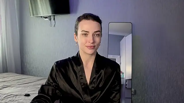 Kira  love1 online show from 05/18/26, 12:33
