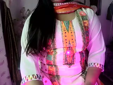 Snapshot of Rani_015 chatting on 04/07/26, 04:18 Rani 015 online show from 04/07/26, 04:18