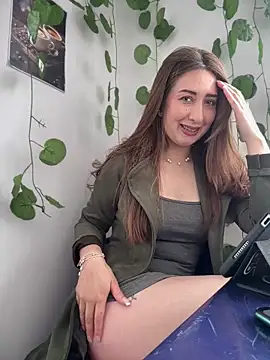 Snapshot of suzy-111 chatting on 04/12/26, 04:34 suzy-111 online show from 04/12/26, 04:34