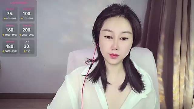 Snapshot of Eva-000 chatting on 06/24/26, 10:42 Eva-000 online show from 06/24/26, 10:42