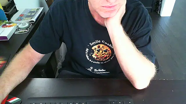 Snapshot of Shalun2000 chatting on 06/20/26, 04:32 Shalun2000 online show from 06/20/26, 04:32