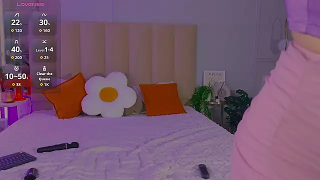 Snapshot of EvelinWood_ chatting on 04/06/26, 05:14 EvelinWood online show from 04/06/26, 05:14