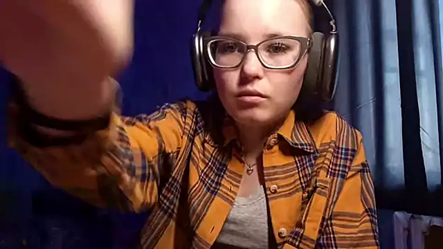 Sheriscute online show from 04/07/26, 01:11