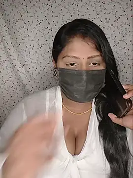 Romantic Woman online show from 07/25/26, 09:45