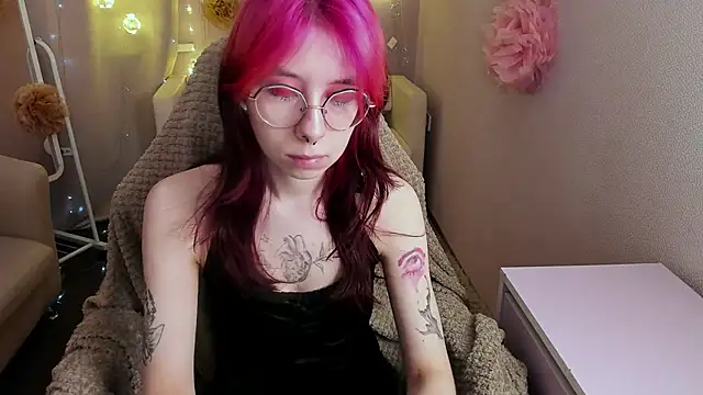 Alice Nyx online show from 04/10/26, 08:35